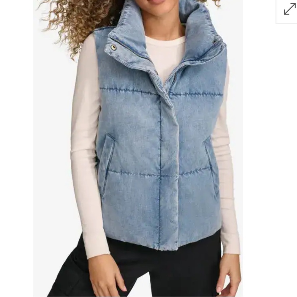 Levi’s puffer vest 🩵 medium